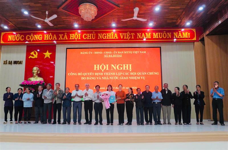 Hình ảnh hội nghị công bố các Quyết định