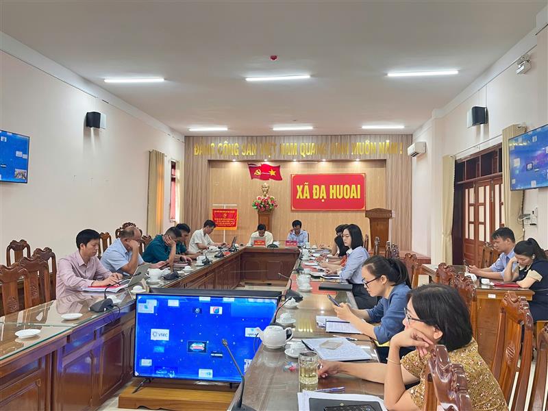 Chủ trì hội nghị