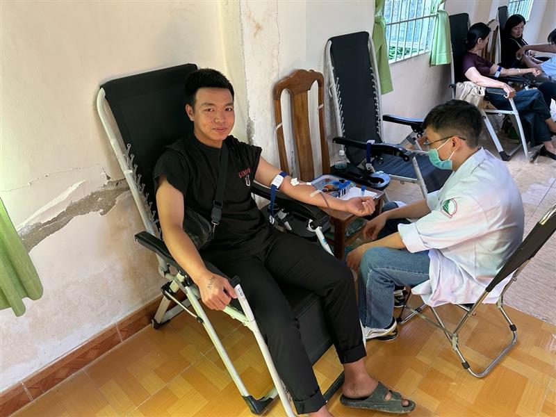 Người dân xã Đạ Huoai tham gia hiến máu trong tâm thế thoải mái, tự nguyện, thể hiện tinh thần sẻ chia vì cộng đồng