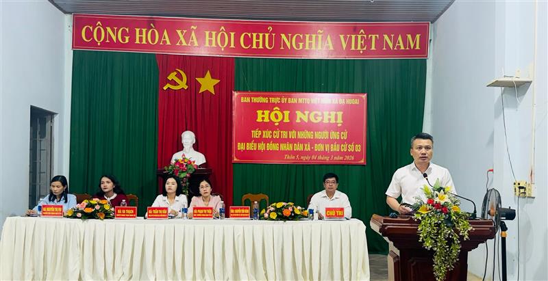 (Đồng chí nguyễn Tiến Dũng- Tỉnh ủy viên, Bí thư Đảng ủy, Chủ tịch HĐND xã trình bày chương trình hành động của người ứng cử đại biểu HĐND xã nhiệm kỳ 2026-2031)