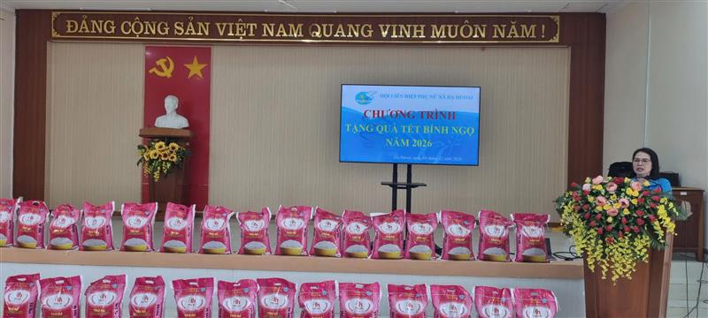 Chị Phạm Thị Tuyết phát biểu