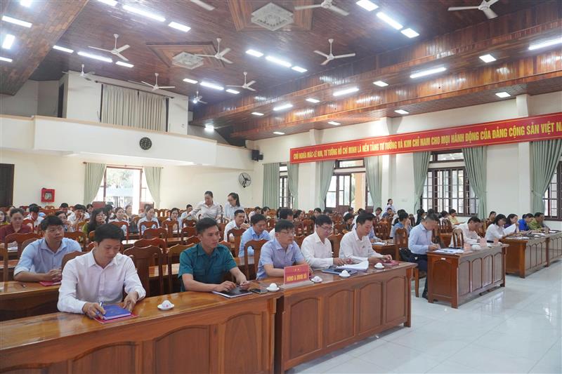 Các Đồng chí dự inh hoạt chính trị dưới cờ