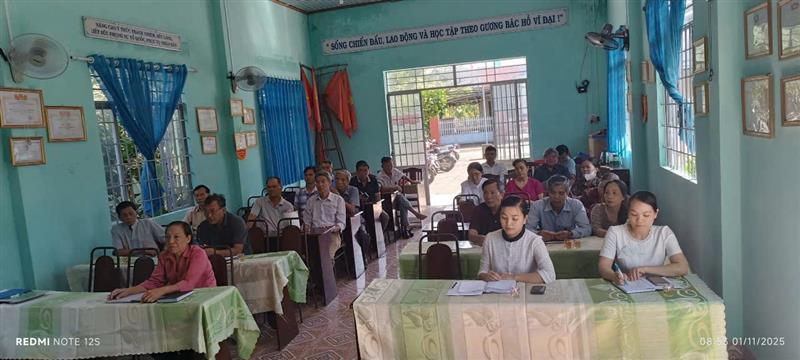 Đồng chí Vũ Thị Thi - Uỷ viên Ban Thường vụ, Trưởng Ban Xây dựng Đảng dự sinh hoạt cùng Chi bộ thôn 3