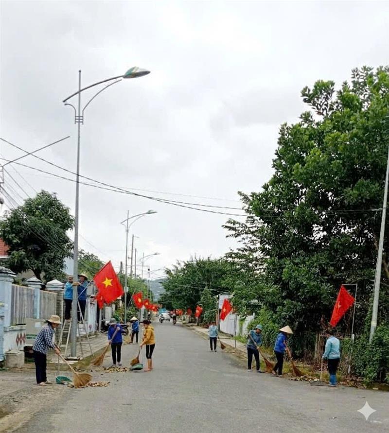 Nhân dân thôn 10 tham gia Ngày chủ nhật vì môi trường cuối tháng