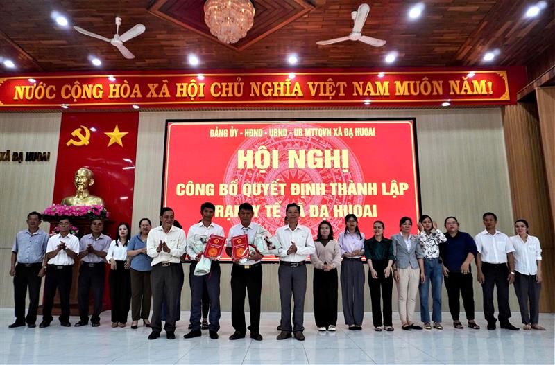 Hình ảnh hội nghị Công bố quyết định thành lập Trạm Y tế xã Đạ Huoai