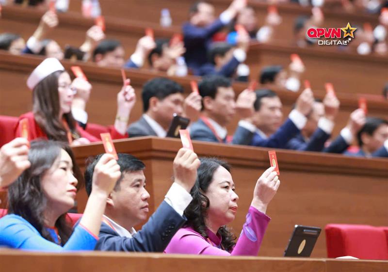 Đại biểu biểu quyết thông qua Quy chế làm việc của Đại hội.