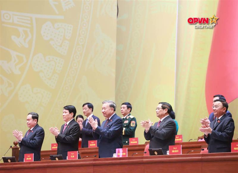 Đoàn chủ tịch Đại hội