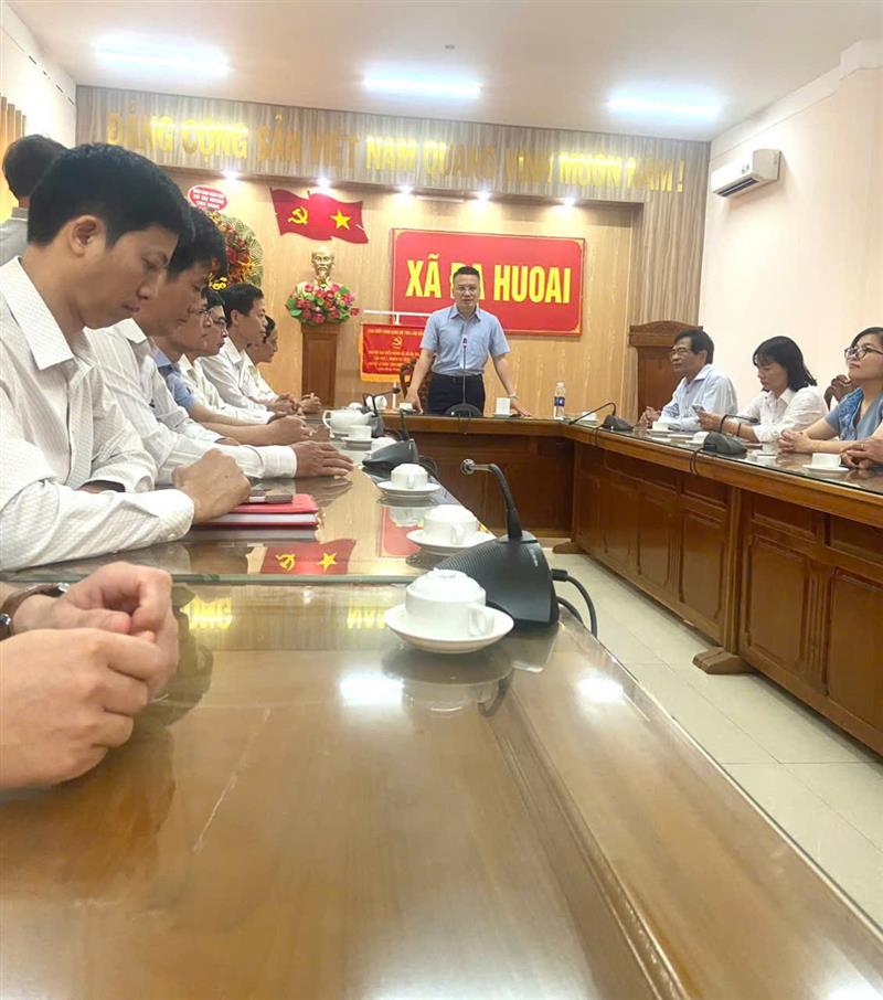 Đồng chí Nguyễn Tiến Dũng - Tỉnh ủy viên, Bí thư Đảng ủy, Chủ tịch HĐND xã Đạ Huoai phát biểu cảm ơn lãnh đạo Chính quyền, MTTQ và các tổ chức chính trị - xã hội Đồng chí Nguyễn Tiến Dũng - Tỉnh ủy viên, Bí thư Đảng ủy, Chủ tịch HĐND xã Đạ Huoai phát biểu cảm ơn lãnh đạo Chính quyền, MTTQ và các tổ chức chính trị - xã hội