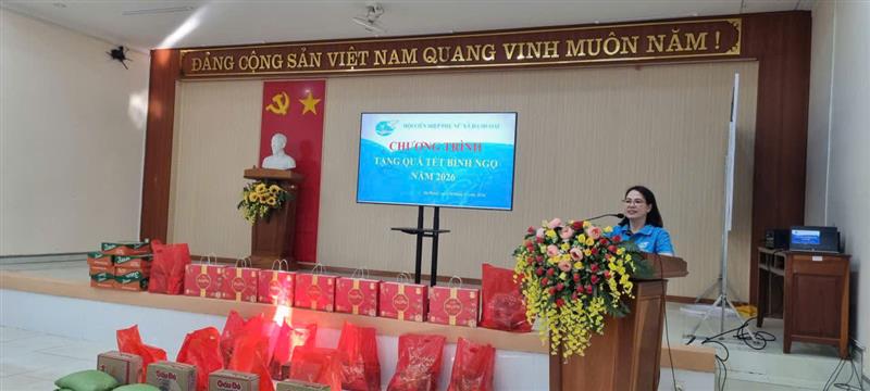 Chị Phạm Thị Tuyết - Chủ tịch Hội LHPN xã phát biểu Chị Phạm Thị Tuyết - Chủ tịch Hội LHPN xã phát biểu