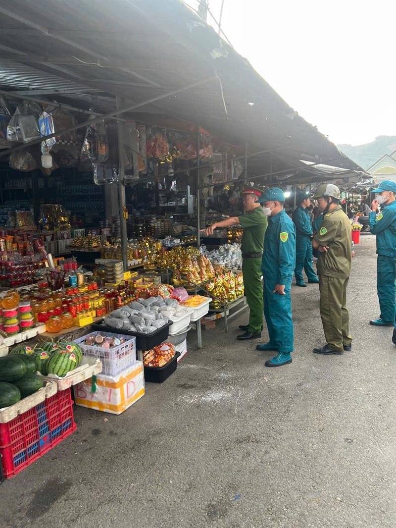 Một số hình ảnh của buổi ra quân