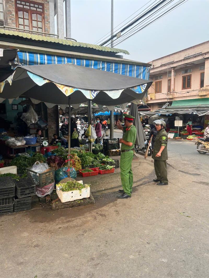 Một số hình ảnh của buổi ra quân
