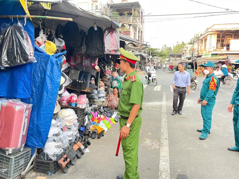 Một số hình ảnh của buổi ra quân