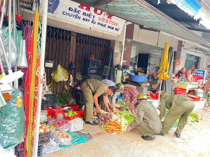 Một số hình ảnh của buổi ra quân