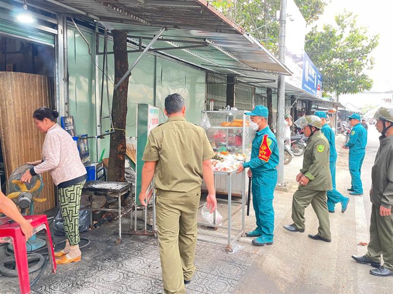 Một số hình ảnh của buổi ra quân