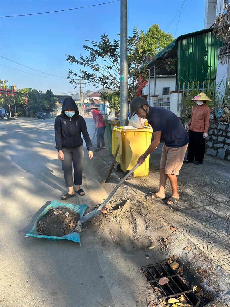 Hình ảnh buổi ra quân vệ sinh môi trường