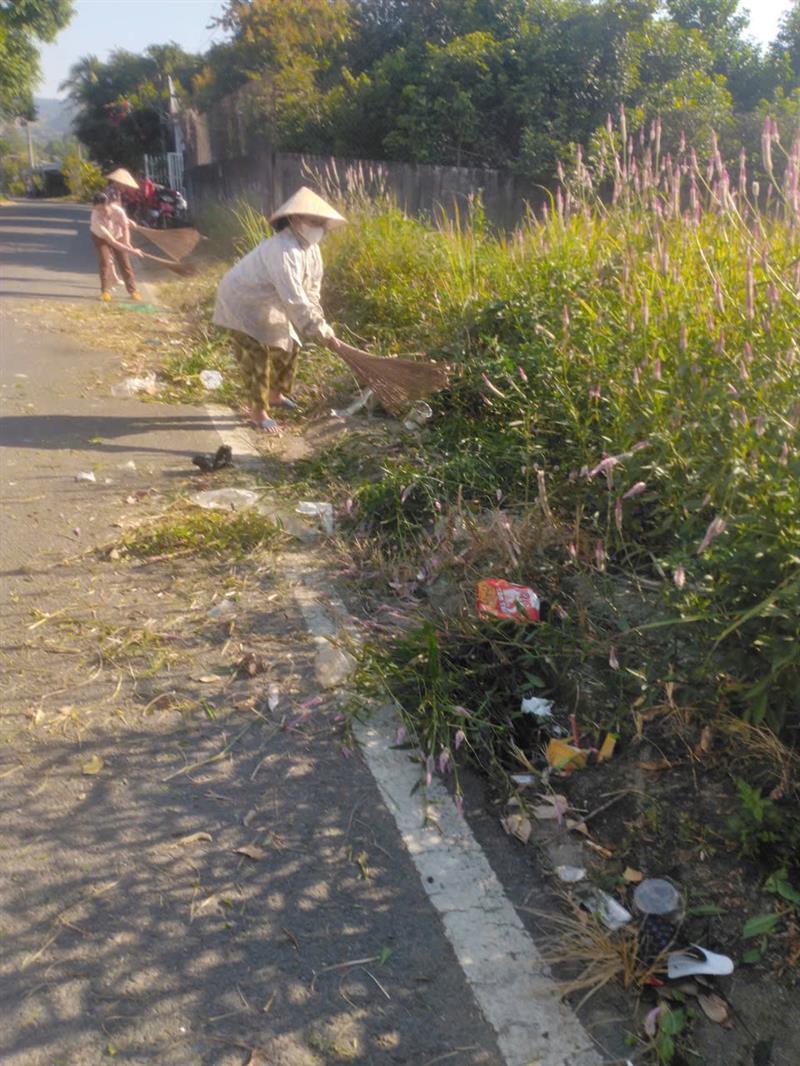 Hình ảnh buổi ra quân vệ sinh môi trường