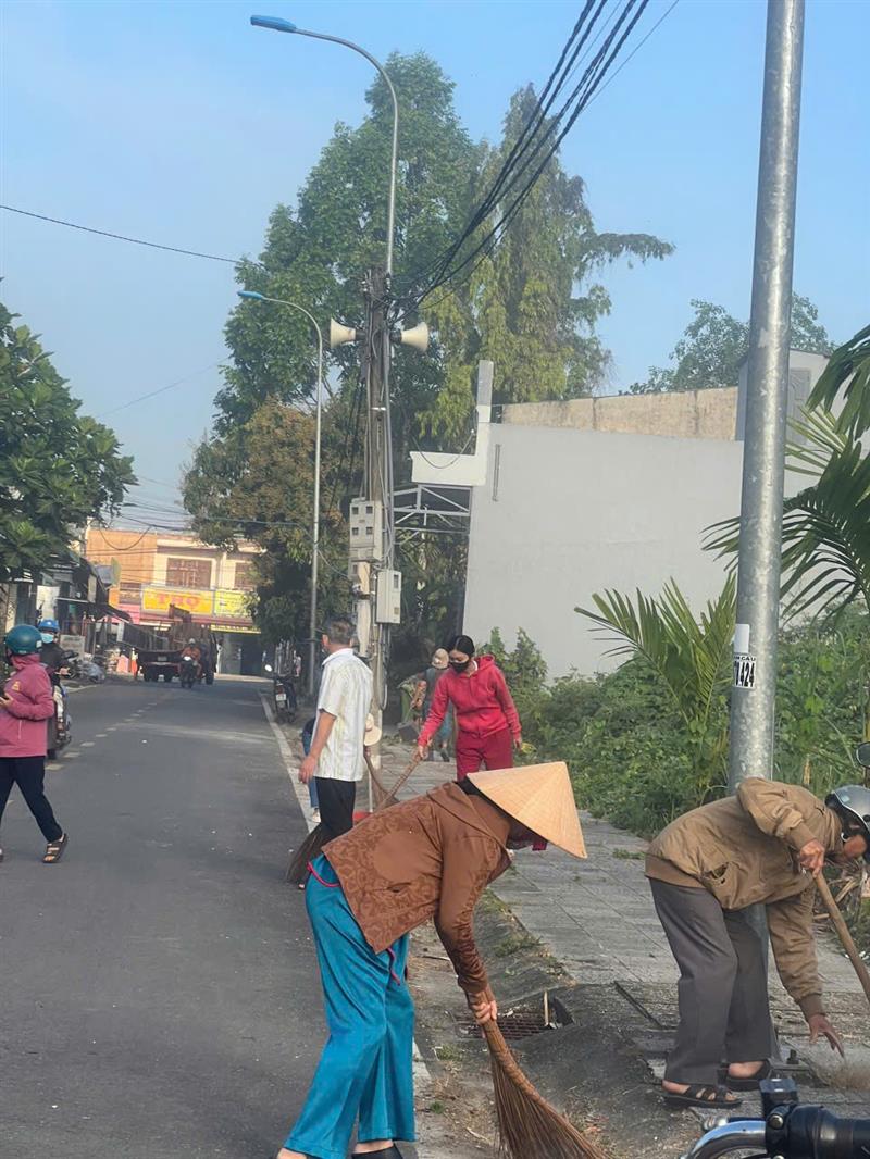 Hình ảnh buổi ra quân vệ sinh môi trường