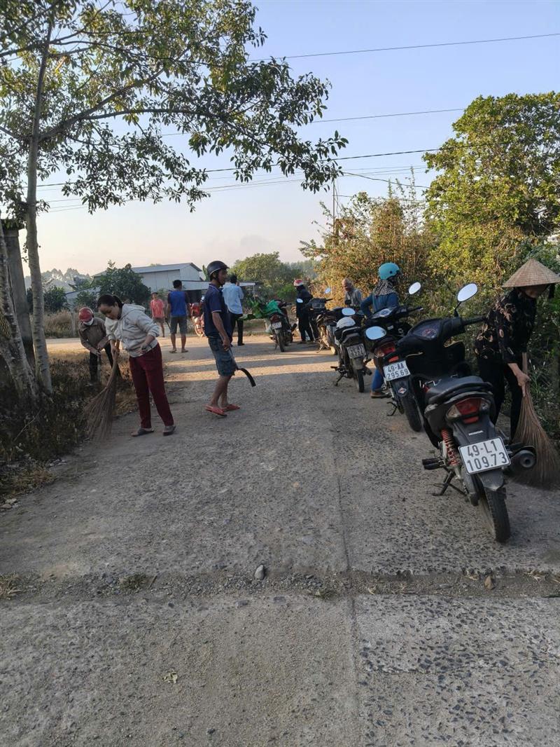 Hình ảnh buổi ra quân vệ sinh môi trường