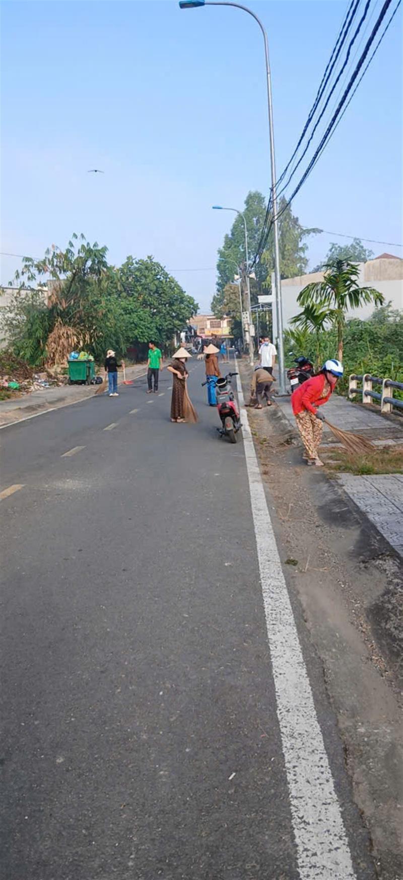 Hình ảnh buổi ra quân vệ sinh môi trường