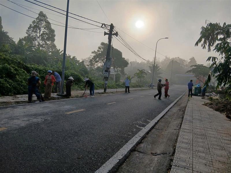 Hình ảnh buổi ra quân vệ sinh môi trường