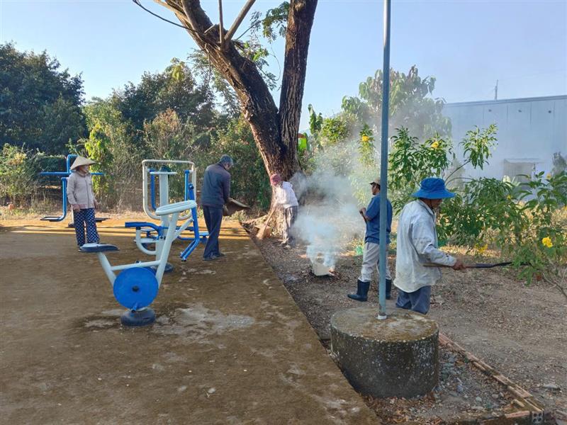 Hình ảnh buổi ra quân vệ sinh môi trường