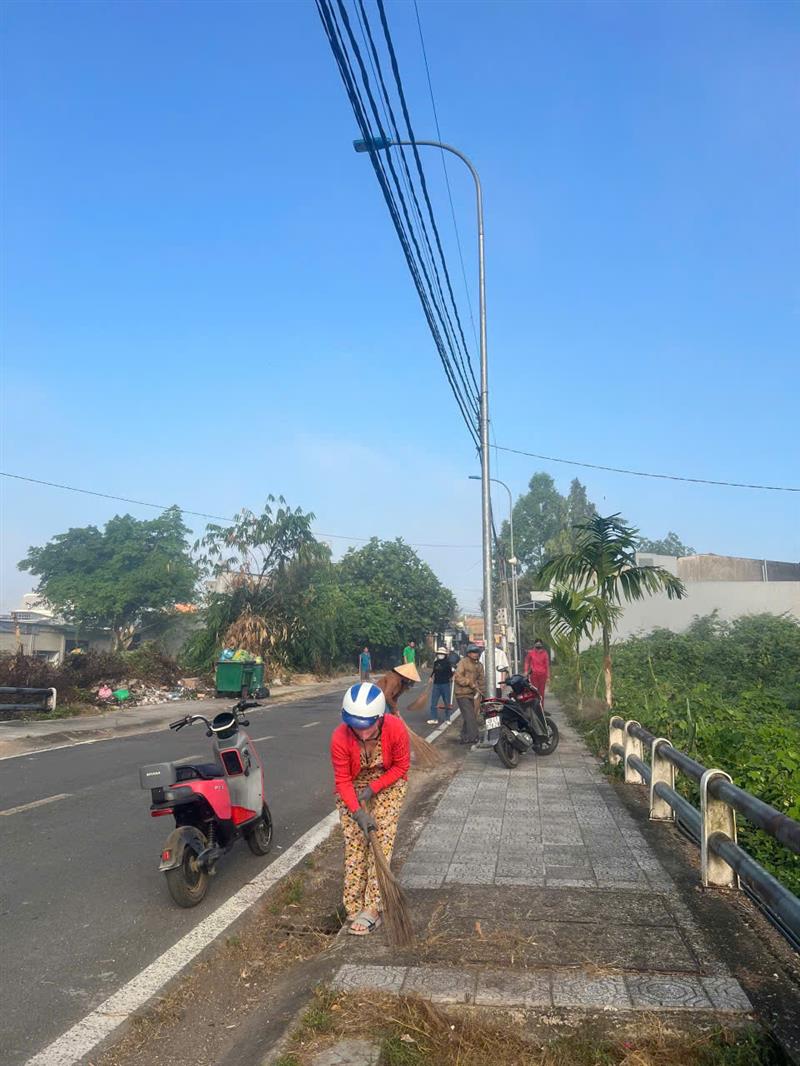 Hình ảnh buổi ra quân vệ sinh môi trường