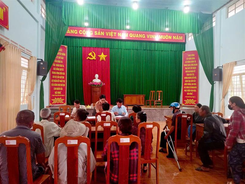 Hình ảnh chi trả trợ cấp cho các đối tượng