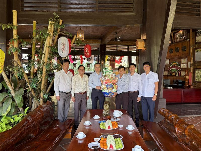 Đoàn thăm, gặp gỡ với Công ty Cổ phần Du lịch Sài gòn – Madagui