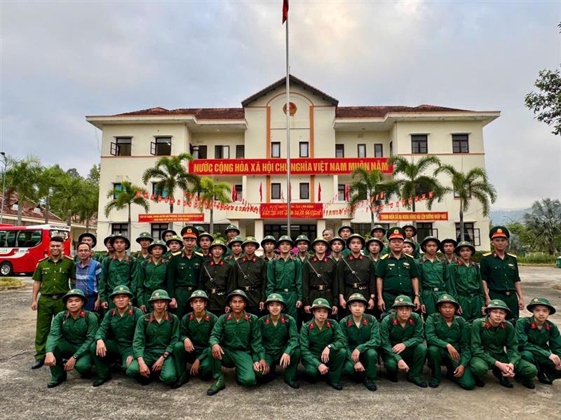 Hình ảnh của các tân binh sẵn sàng lên đường nhập ngũ