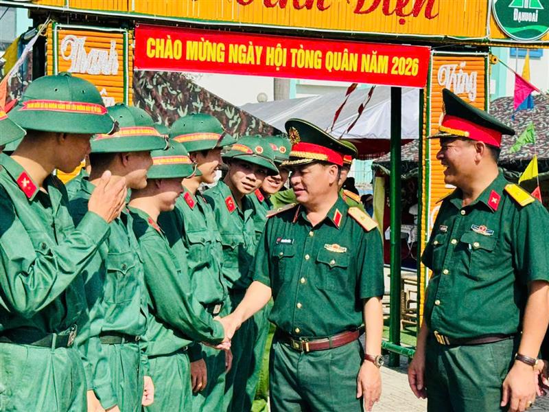 Hình ảnh của các tân binh sẵn sàng lên đường nhập ngũ