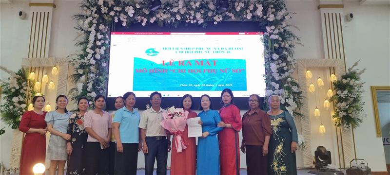 Chi hội 18 ra mắt mô hình cùng lãnh đạo thôn