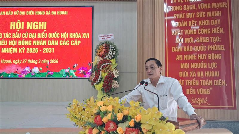 Đồng chí Lưu Hồng Long – PBT- Chủ tịch UBND- Chủ tịch Uỷ ban bầu cử xã khai mạc hội nghị