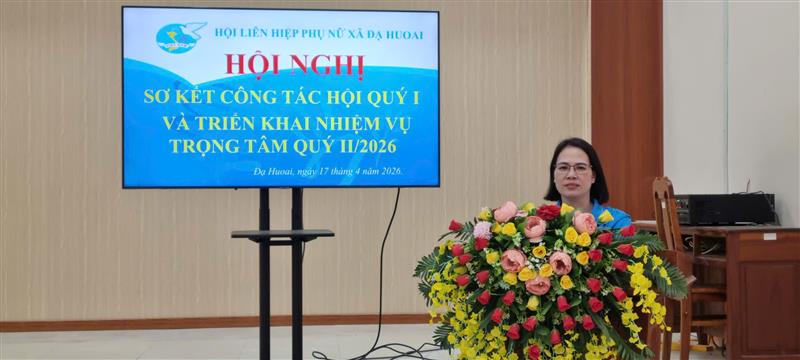 Chị Phạm Thị Tuyết - Chủ tịch Hội LHPN xã khai mạc hội nghị
