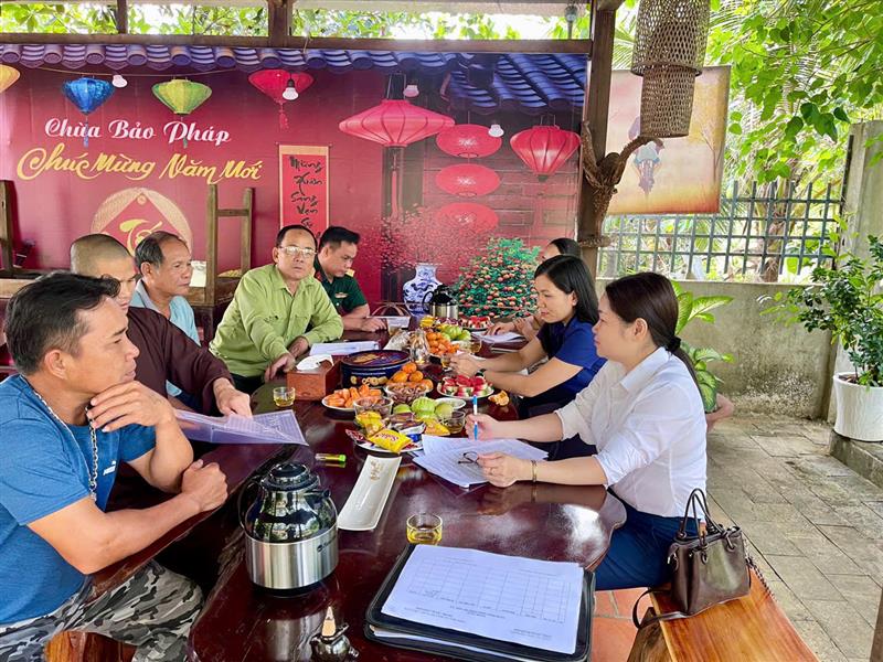Hình ảnh của đoàn kiểm tra làm việc tại các cơ sở, điểm nhóm tôn giáo, tín ngưỡng