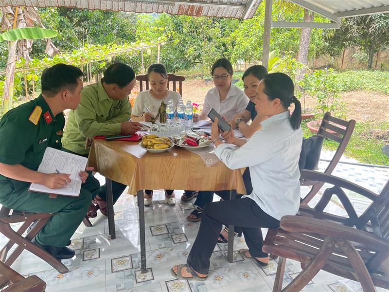 Hình ảnh của đoàn kiểm tra làm việc tại các cơ sở, điểm nhóm tôn giáo, tín ngưỡng