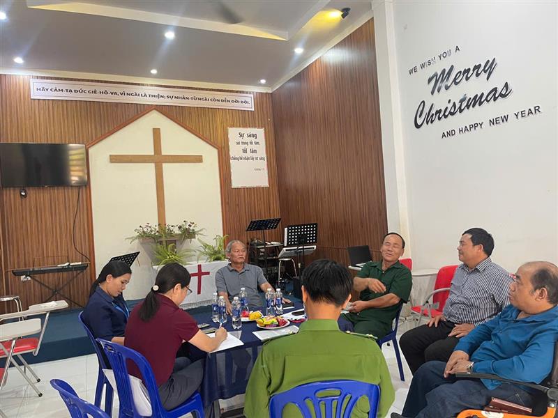 Hình ảnh của đoàn kiểm tra làm việc tại các cơ sở, điểm nhóm tôn giáo, tín ngưỡng