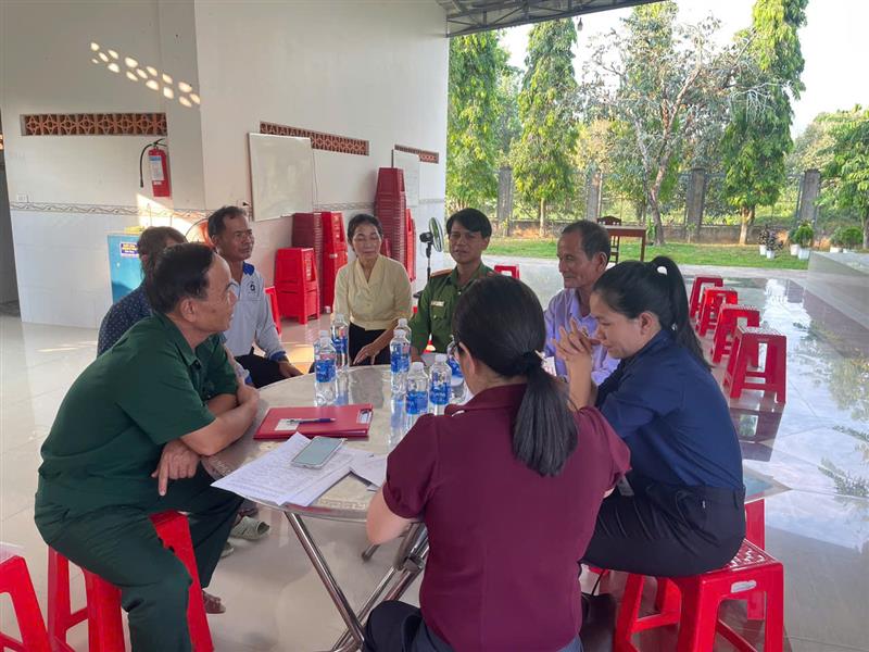 Hình ảnh của đoàn kiểm tra làm việc tại các cơ sở, điểm nhóm tôn giáo, tín ngưỡng