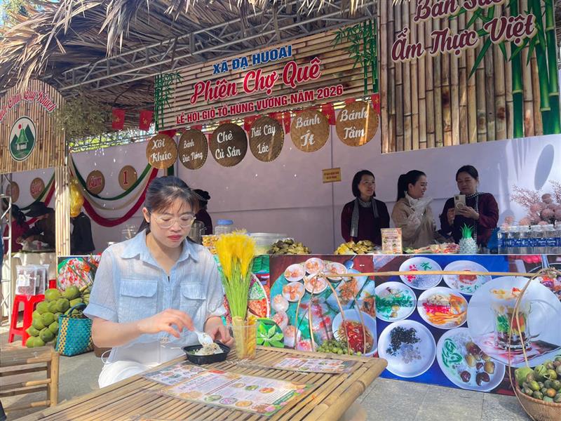 Hình ảnh tham gia Phiên chợ quê trong khuôn khổ lễ hội Giỗ Tổ Hùng Vương năm 2026