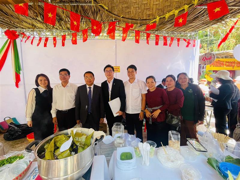 Hình ảnh tham gia Phiên chợ quê trong khuôn khổ lễ hội Giỗ Tổ Hùng Vương năm 2026