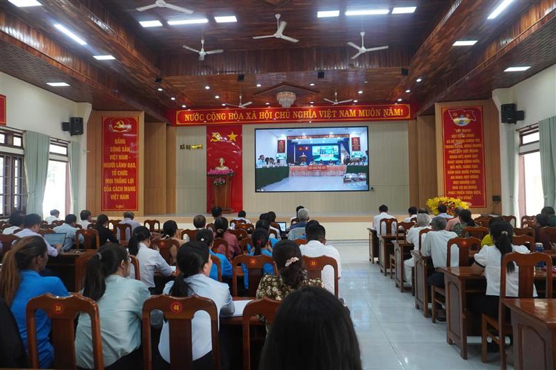 Hình ảnh tại buổi tiếp xúc cử tri