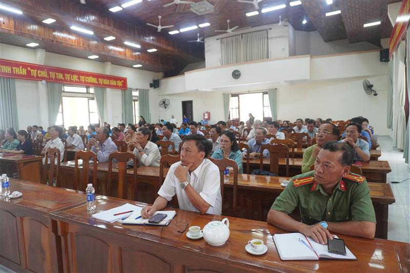 Hình ảnh tại buổi tiếp xúc cử tri