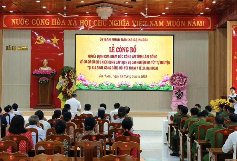 Hình ảnh Lễ công bố Quyết định của Giám đốc Công an tỉnh Lâm Đồng về cơ sở đủ điều kiện cung cấp dịch vụ cai nghiện ma túy tự nguyện tại gia đình, cộng đồng đối với Trạm Y tế xã Đạ Huoai