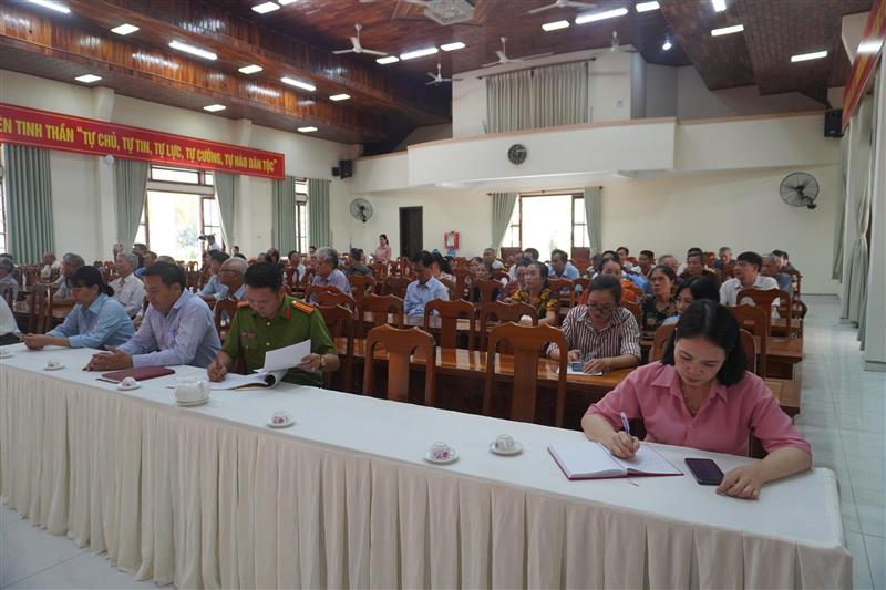 Hình ảnh Lễ trao tặng Huy hiệu Đảng đợt 19/5/2026