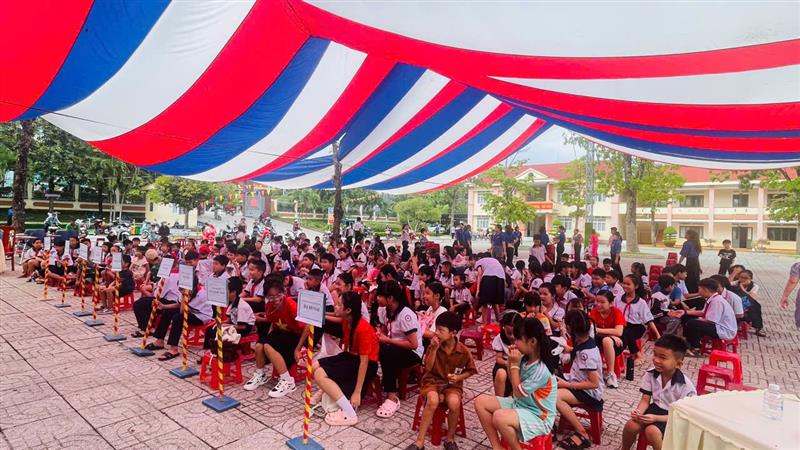 Hình ảnh hoạt động tại buổi lễ khai mạc hoạt động hè
