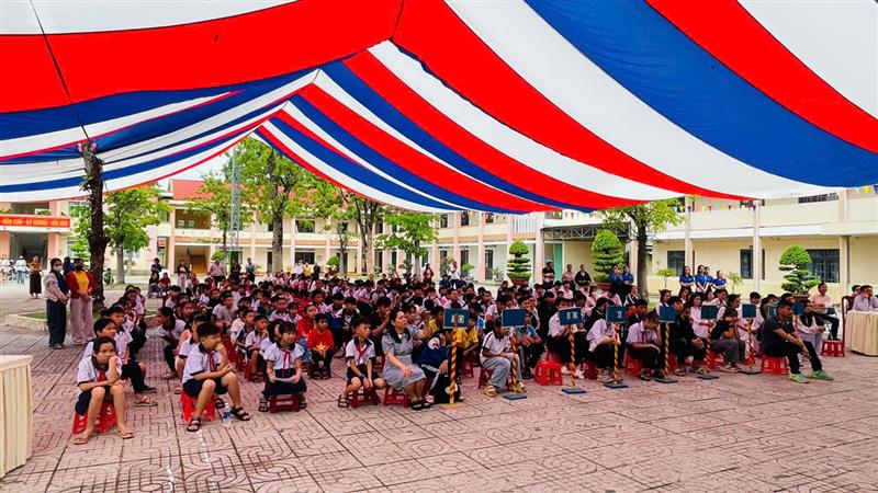 Hình ảnh hoạt động tại buổi lễ khai mạc hoạt động hè