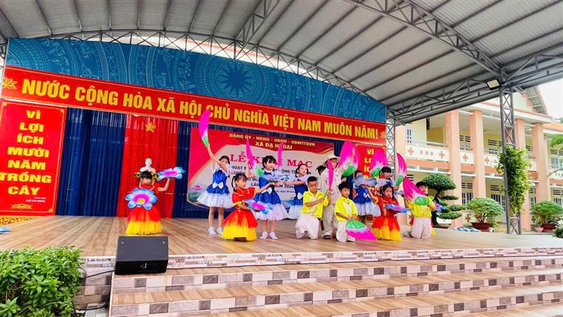 Hình ảnh hoạt động tại buổi lễ khai mạc hoạt động hè