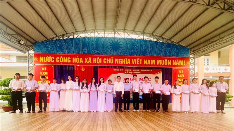 Hình ảnh hoạt động tại buổi lễ khai mạc hoạt động hè