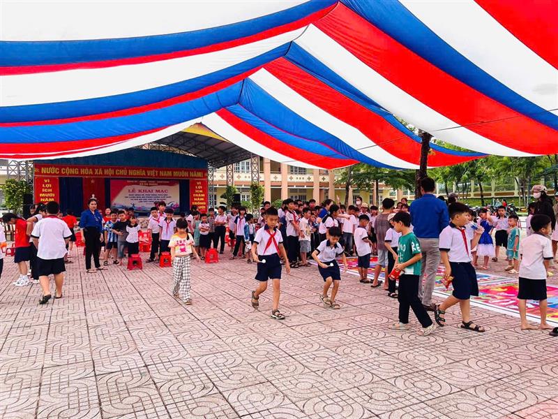 Hình ảnh hoạt động tại buổi lễ khai mạc hoạt động hè