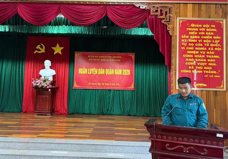 Đại diện chiến sĩ tham gia huấn luyện phát biểu Đại diện chiến sĩ tham gia huấn luyện phát biểu